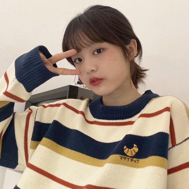 스트라이프 라운드넥 여성 니트 티셔츠 겨울 가을 루즈핏  아우터웨어 일본 스타일 아기자기한 디자인 니트탑 헤징 투툼한